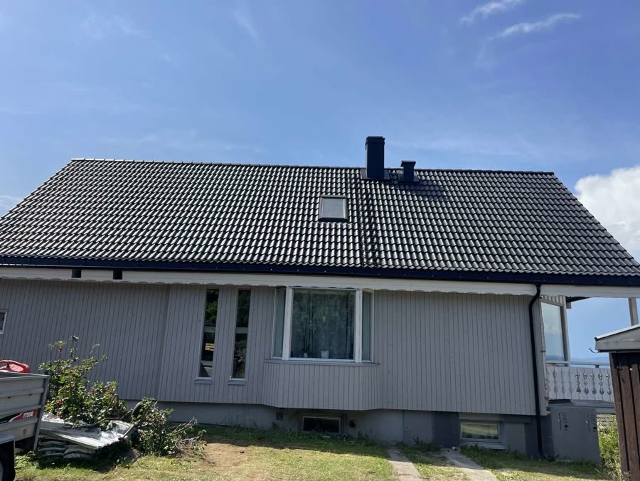 Ferdig omlagt tak i solskinn